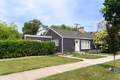 Exterior - 1704 Maple Ave, Northbrook, IL 60062 photo 2 of 6