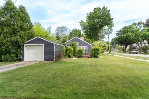 Exterior - 1704 Maple Ave, Northbrook, IL 60062 photo 4 of 6