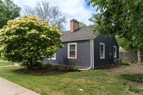 Exterior - 1704 Maple Ave, Northbrook, IL 60062 photo 6 of 6