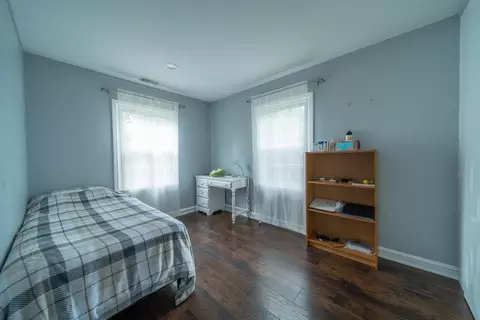 Bedroom - 1704 Maple Ave, Northbrook, IL 60062 photo 3 of 7