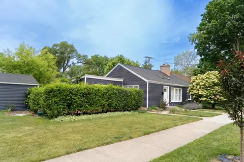 Exterior - 1704 Maple Ave, Northbrook, IL 60062 photo 5 of 6