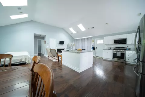 Entry Way - 1704 Maple Ave, Northbrook, IL 60062 photo 1 of 2
