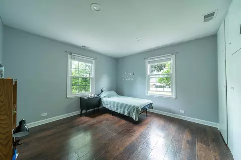 Bedroom - 1704 Maple Ave, Northbrook, IL 60062 photo 1 of 7
