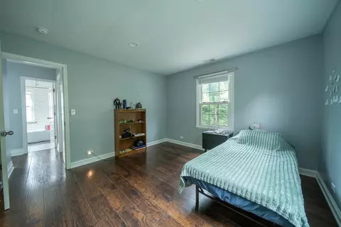 Bedroom - 1704 Maple Ave, Northbrook, IL 60062 photo 2 of 7