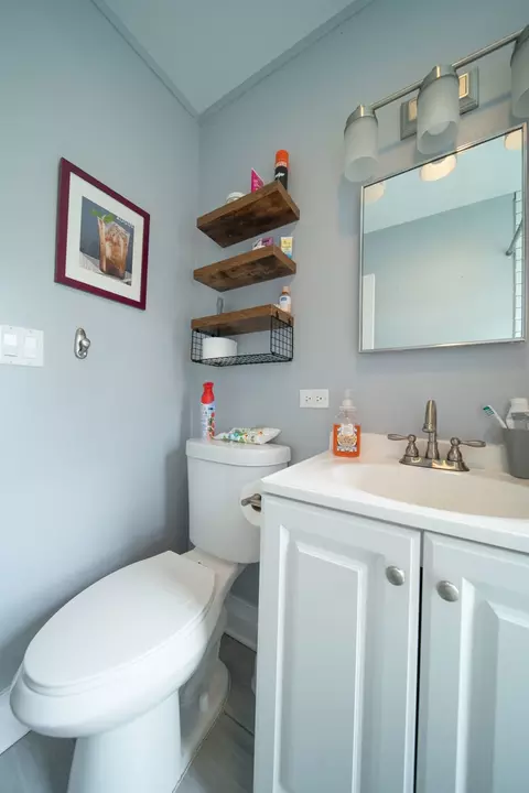 Bath - 1704 Maple Ave, Northbrook, IL 60062 photo 2 of 3