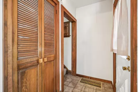 Entry Way - 1571 34th Ave, Moline, IL 61265 photo 1 of 2