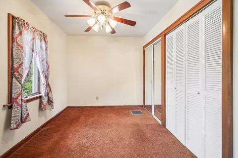 Bedroom - 1571 34th Ave, Moline, IL 61265 photo 4 of 5