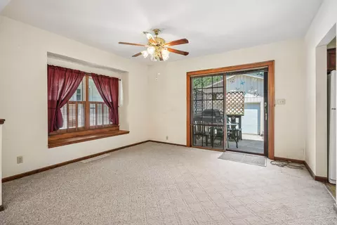 Living - 1571 34th Ave, Moline, IL 61265 photo 4 of 5