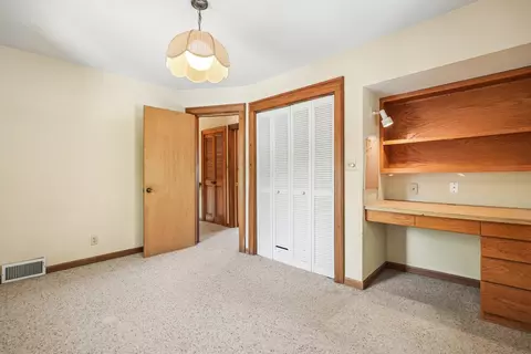 Bedroom - 1571 34th Ave, Moline, IL 61265 photo 2 of 5