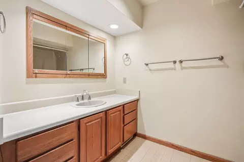 Bath - 1571 34th Ave, Moline, IL 61265 photo 1 of 3