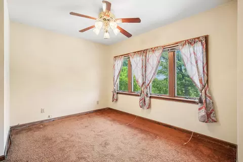 Bedroom - 1571 34th Ave, Moline, IL 61265 photo 3 of 5