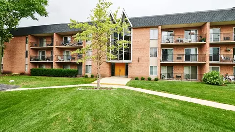 1104 N Mill St #310, Naperville, IL 60563