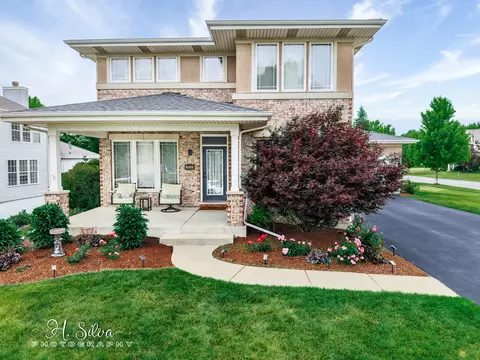 1410 Grand Pointe Blvd, West Dundee, IL 60118