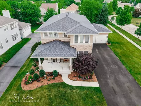 1410 Grand Pointe Blvd, West Dundee, IL 60118