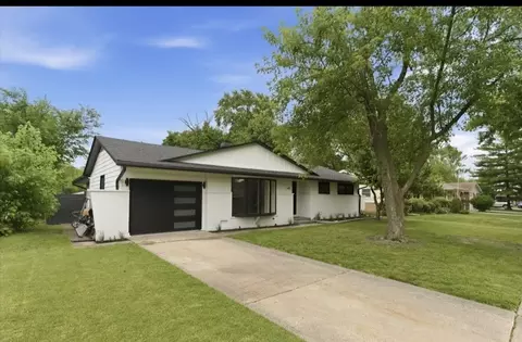 145 Wildwood Rd, Elk Grove Village, IL 60007