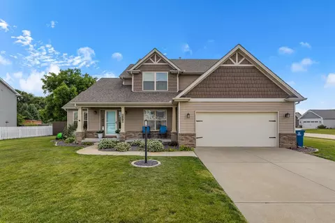 3001 Applewood Dr, Monticello, IL 61856