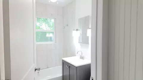 Bath - 1716 Rogers Ave, Mchenry, IL 60050 photo 1 of 5