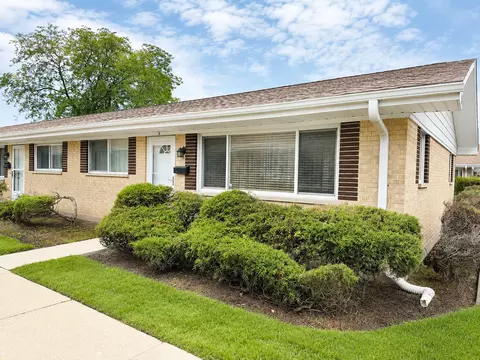 813 Valley Stream Dr #D, Wheeling, IL 60090
