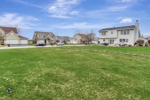 Exterior - 319 Mallards Cv, Beecher, IL 60401 photo 4 of 4