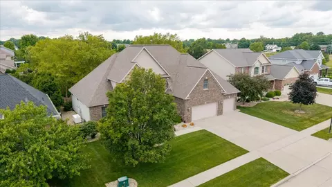 View/Area - 2104 Sinclair Ct, Bloomington, IL 61704 photo 3 of 9