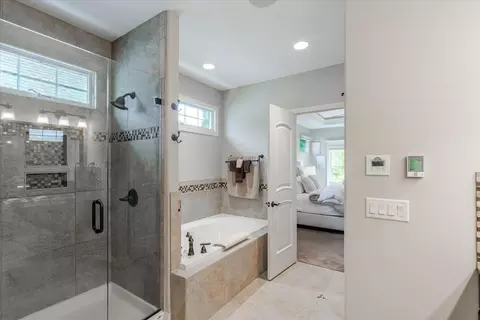 Bath - 2104 Sinclair Ct, Bloomington, IL 61704 photo 3 of 6