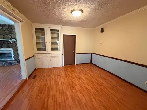 Living - 416 E Seventh St, Minonk, IL 61760 photo 4 of 6