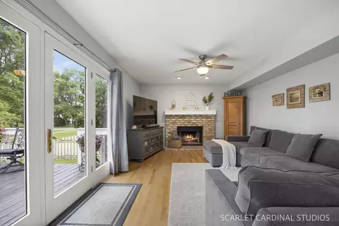 Living - 56 Forestview Ln, Aurora, IL 60502 photo 1 of 2