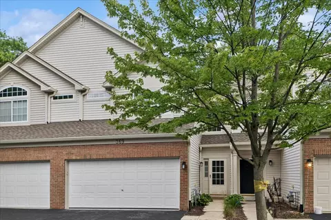 369 Abington Woods Dr, Aurora, IL 60502