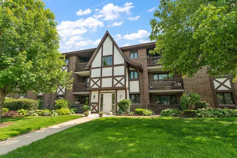 8425 W 95th St #27, Hickory Hills, IL 60457