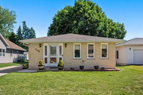 2208 Greengold St, Crest Hill, IL 60403