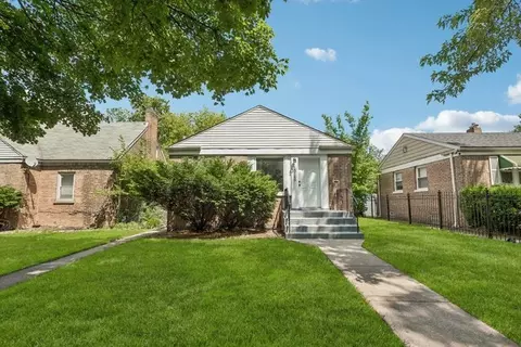 10145 S Bensley Ave, Chicago, IL 60617