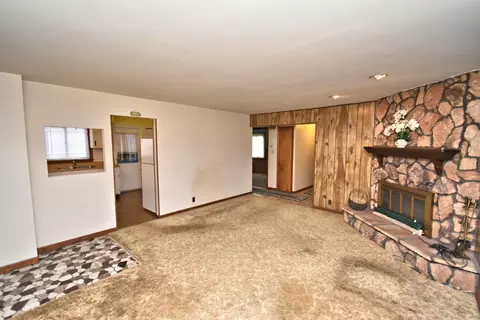 Living - 17029 Lorenz Ave, Lansing, IL 60438 photo 1 of 4