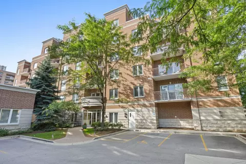 819 Graceland Ave #204, Des Plaines, IL 60016