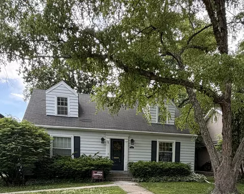252 Middaugh Rd, Clarendon Hills, IL 60514