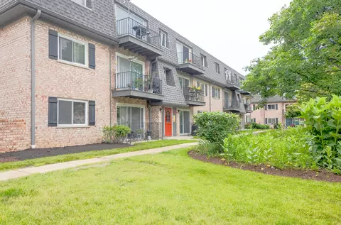 916 S Plum Grove Rd #223, Palatine, IL 60067
