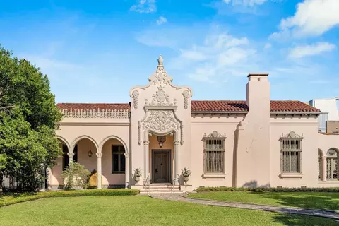 27 Audubon Pl, New Orleans, LA 70118