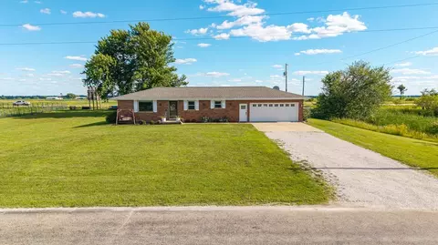 1177 County Road 250 Rd N, Deer Creek, IL 61733