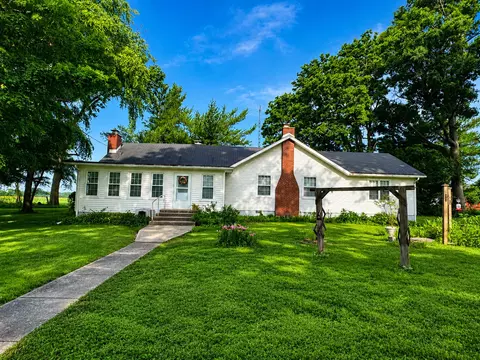 27712 W 17th Street Rd, Centralia, IL 62801