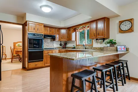 Kitchen - 325 Twilight Dr, Morris, IL 60450 photo 4 of 5