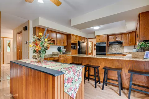 Kitchen - 325 Twilight Dr, Morris, IL 60450 photo 5 of 5