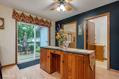 Entry Way - 325 Twilight Dr, Morris, IL 60450 photo 1 of 2