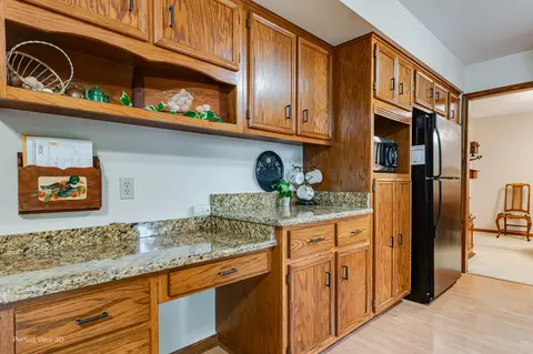Kitchen - 325 Twilight Dr, Morris, IL 60450 photo 2 of 5