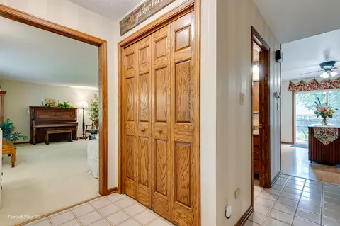 Entry Way - 325 Twilight Dr, Morris, IL 60450 photo 2 of 2