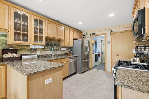 Kitchen - 1479 Mackenzie Ln, Elgin, IL 60120 photo 2 of 3