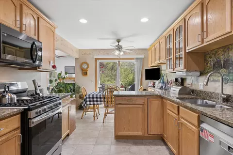 Kitchen - 1479 Mackenzie Ln, Elgin, IL 60120 photo 1 of 3
