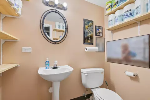 Bath - 1479 Mackenzie Ln, Elgin, IL 60120 photo 3 of 3