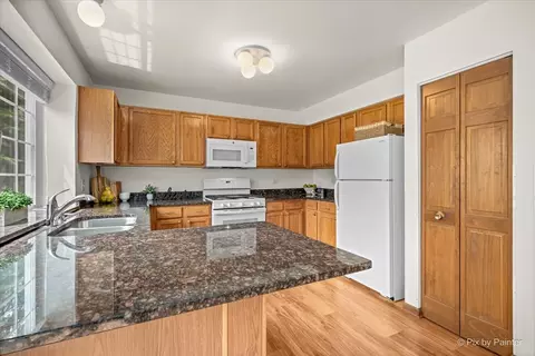 Kitchen - 476 Topaz Ln, Bartlett, IL 60103 photo 1 of 2