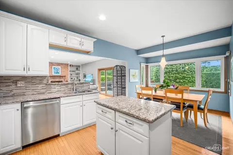 Kitchen - 1 N211 Coventry Dr, Carol Stream, IL 60188 photo 4 of 4