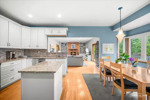 Kitchen - 1 N211 Coventry Dr, Carol Stream, IL 60188 photo 3 of 4