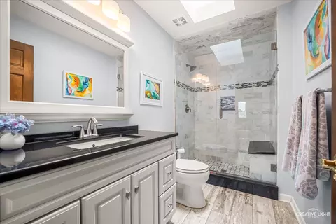 Bath - 1 N211 Coventry Dr, Carol Stream, IL 60188 photo 2 of 4